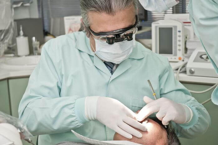 tipos de clareamento dental atendendo