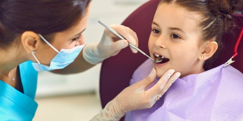 Crianca no dentista odontologia na primeira infancia